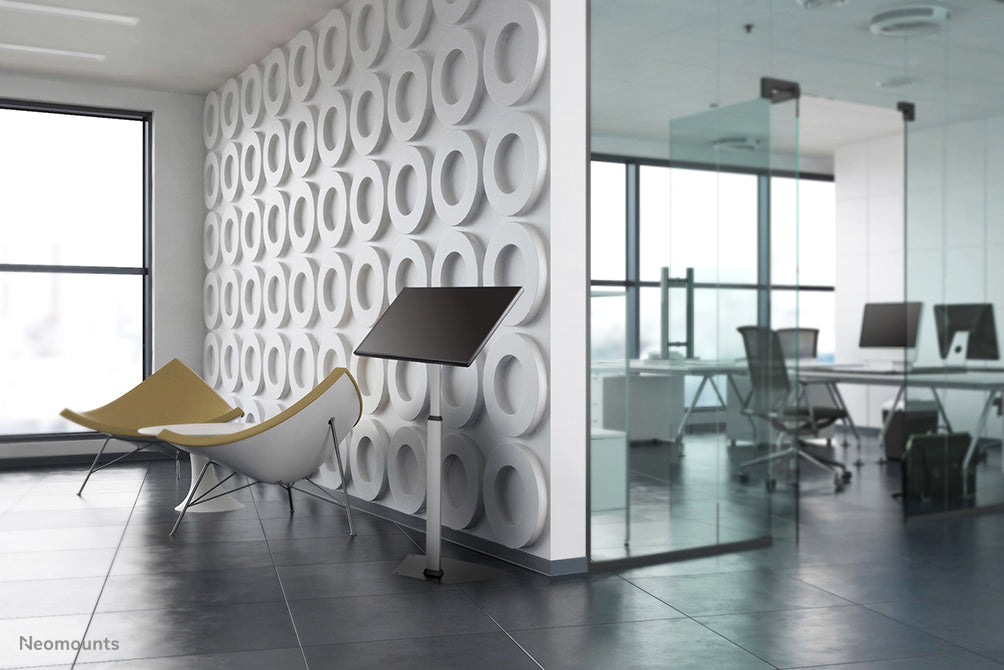 Neomounts FPMA-D1550SILVER est un meuble pour écrans LCD/LED/Plasma jusqu'à 32 pouces (81 cm), réglable en hauteur - Argenté