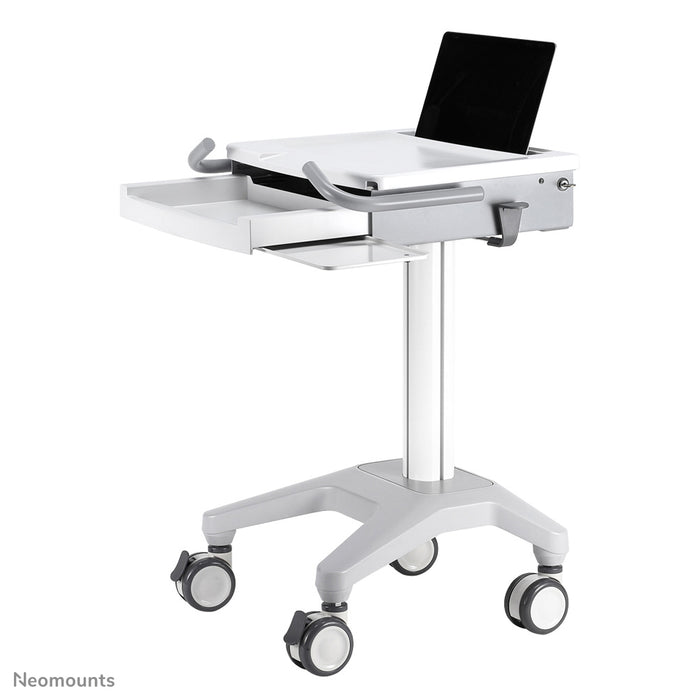 Neomounts MED-M200 est un poste de travail mobile pour ordinateur portable, clavier et souris.