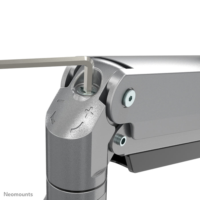 Neomounts NM-D775DX3 argent est un support de bureau à vérin à gaz avec barre transversale et levier pour écrans plats jusqu'à 27 pouces (68,6 cm).