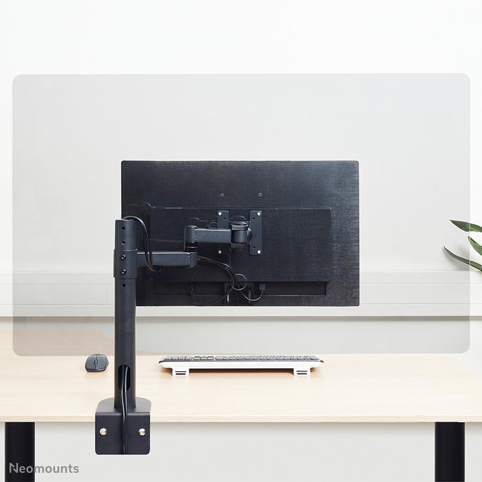 Neomounts NS-PLXPROTECT1 est un écran transparent pour 1 écran plat et offre une protection de distance sur le lieu de travail - Acrylique transparent, 100 % recyclable | PLXPROTECT est enregistré en tant que brevet de design de l'UE |
