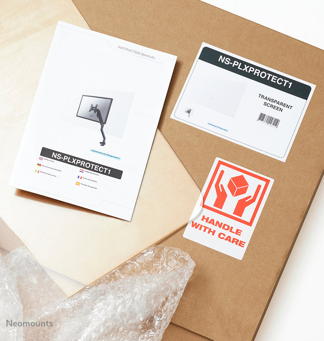 Neomounts NS-PLXPROTECT2 est un écran transparent pour 2 écrans plats et offre une protection contre la distance sur le lieu de travail - Acrylique transparent, 100 % recyclable | PLXPROTECT est enregistré en tant que brevet de design de l'UE |
